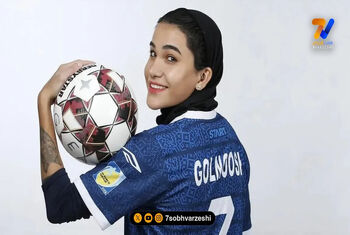 عکس استوک صورتی گلنوش خسروی