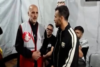 حضور سالار آقاپور در جمع هلال‌احمری‌ها؛ ستاره فوتسال به پویش «ایران ما» پیوست