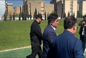 ورود علی تاجرنیا به کمپ ناصر حجازی و خوش و بش با هواداران