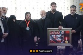 نقره ارتش‌های جهان بر گردن مادر سه شهید؛ حرکت زیبای جان محمدزاده در روز ارتش