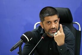 دبیر: من این سالن را بیشتر از آزادی دوست دارم