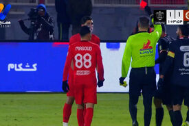 کارت زرد دوم و اخراج محمد نادری مقابل پرسپولیس
